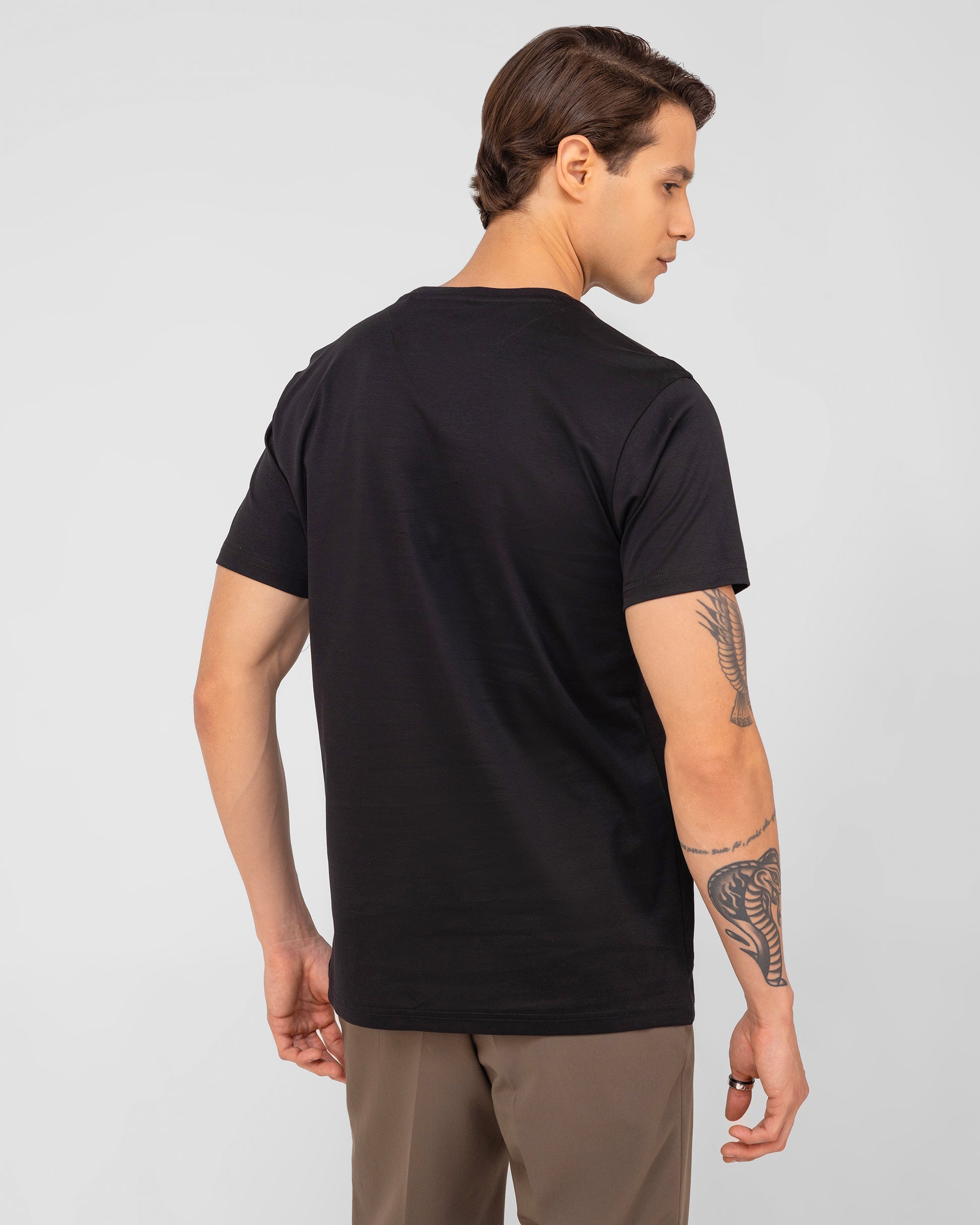 Mercerised cotton black V-neck tee for men with sleek design – TENHEM