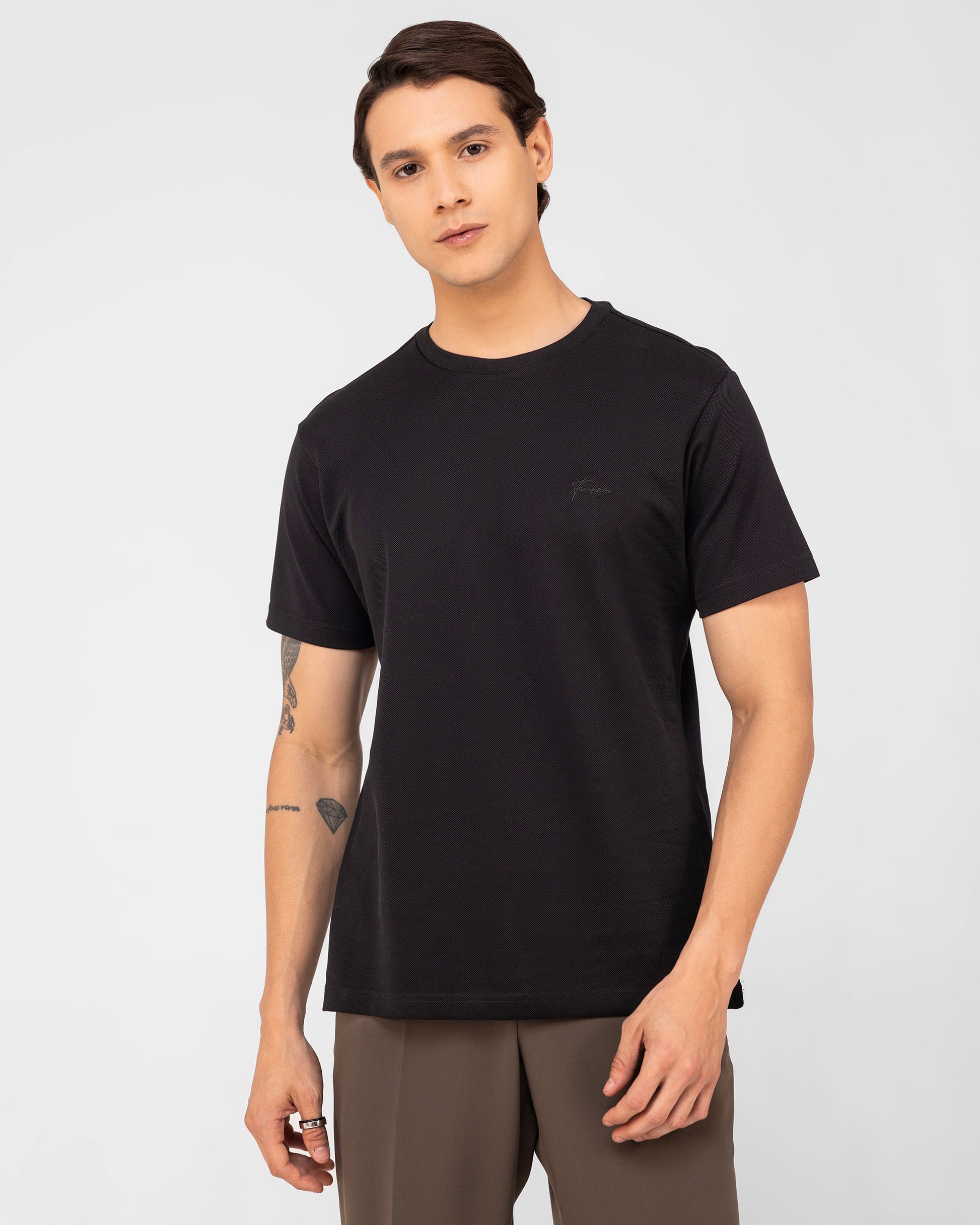 Classic black round neck cotton t-shirt with structured silhouette – TENHEM